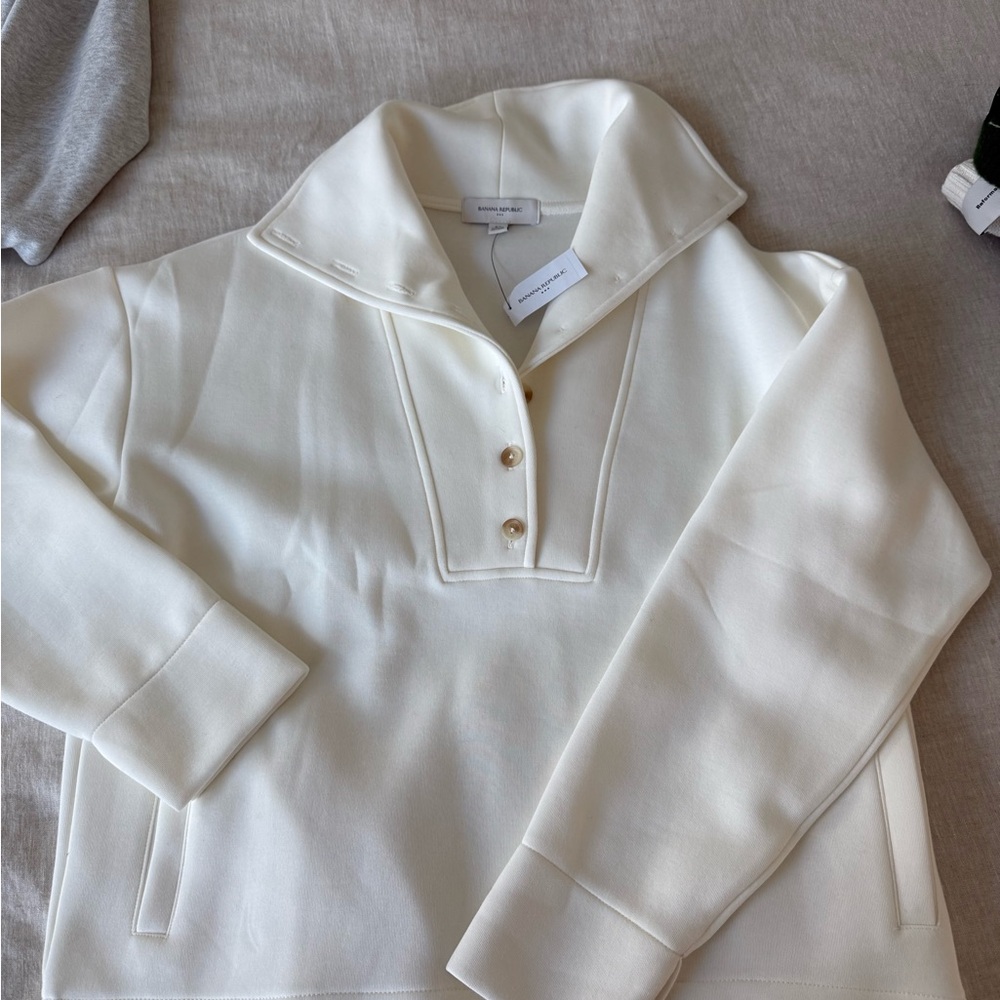 Banana Republic Cream Sweatshirt